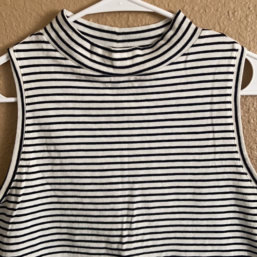 Universal Thread striped top - Picture 2 of 2